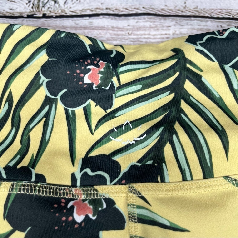 Beyond Yoga Bare 3 Tropical Print Legging Size M - Picture 2 of 9